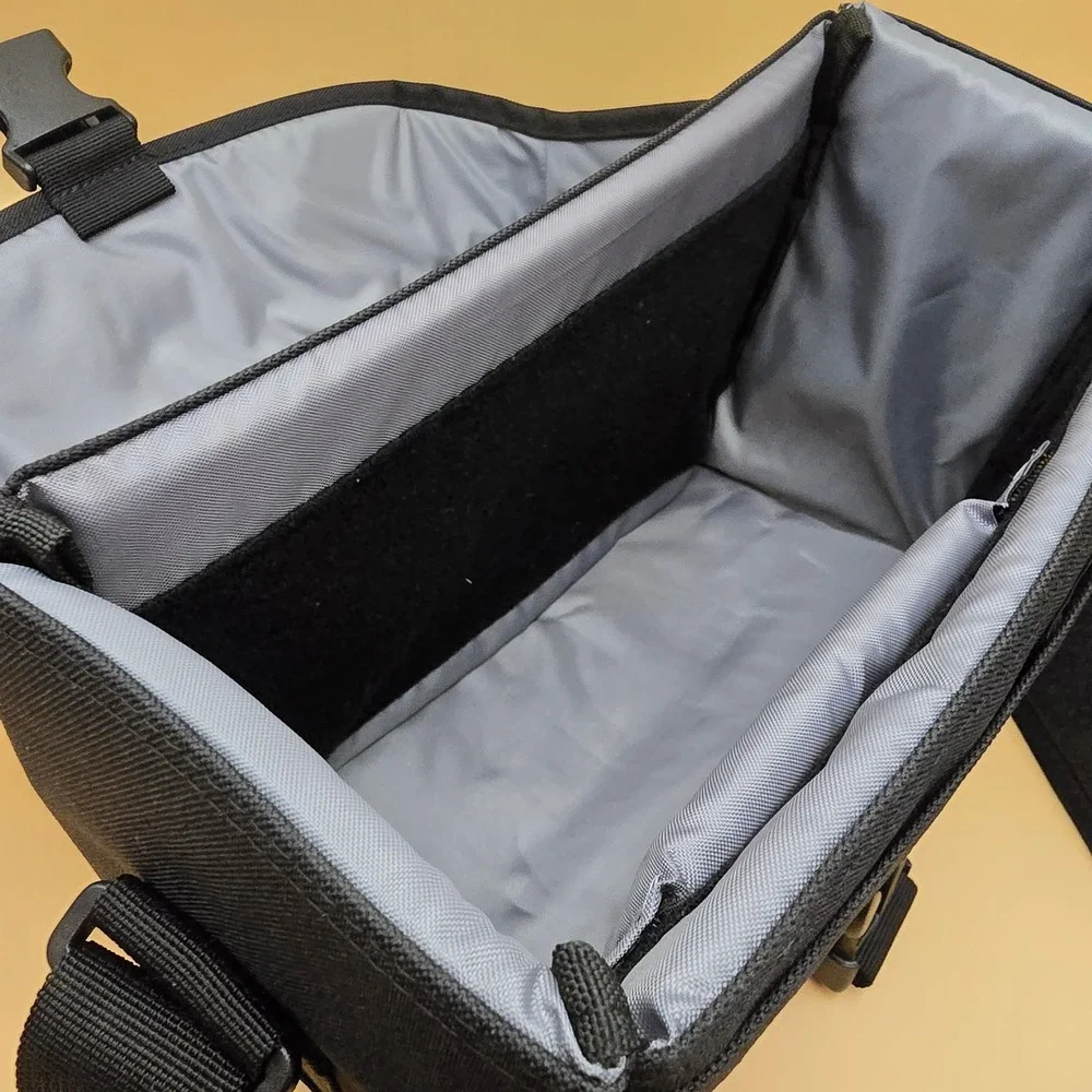 Canon camera shoulder